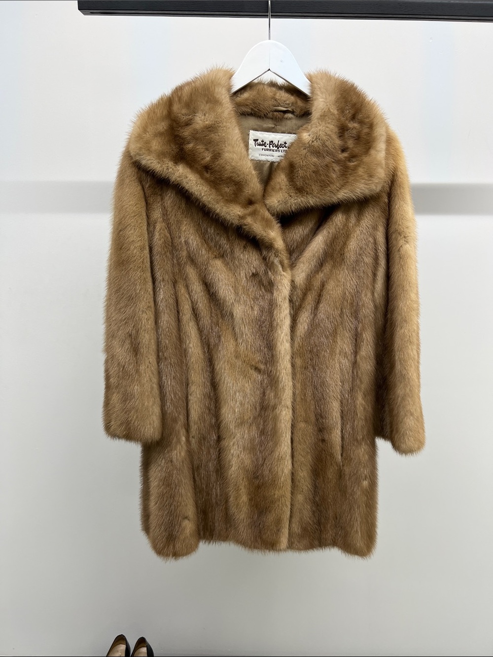 Classic Women’s Fur Coat in Light Brown - Picture 1 of 5